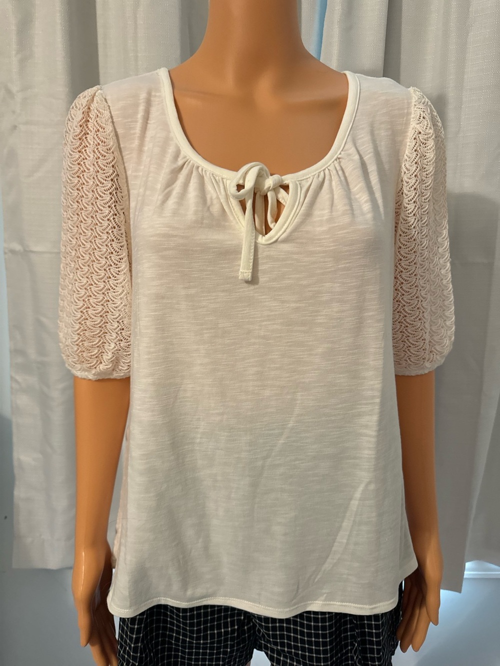 Pretty French Laundry size M white tie neck lace short sleeve shirt new